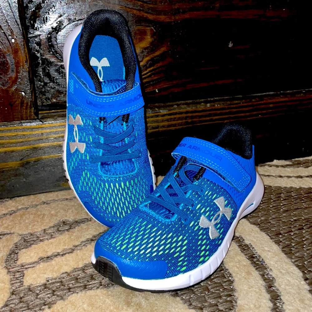 Boys Never worn Under Armour little kid tennis shoes